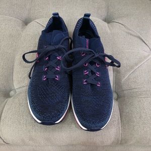 Women’s Skechers Size 8